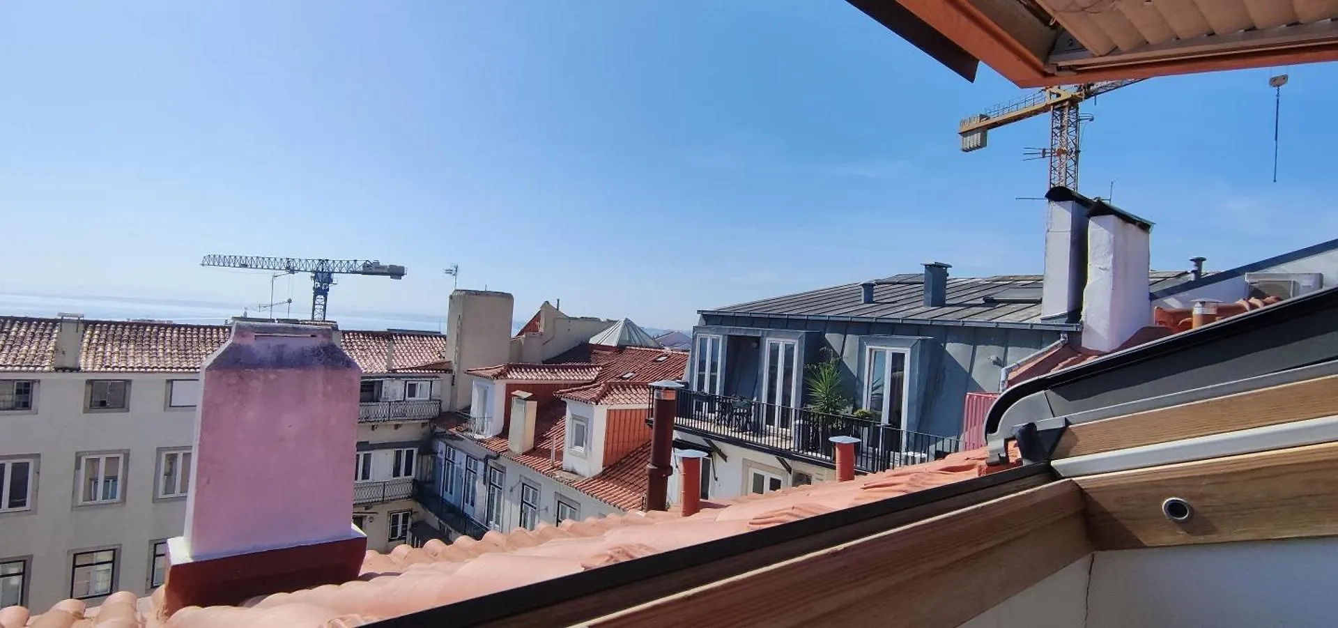 Alloggio in famiglia Quarto Aconchegante Com Varanda E Vista No Chiado Bed and Breakfast Lisbona
